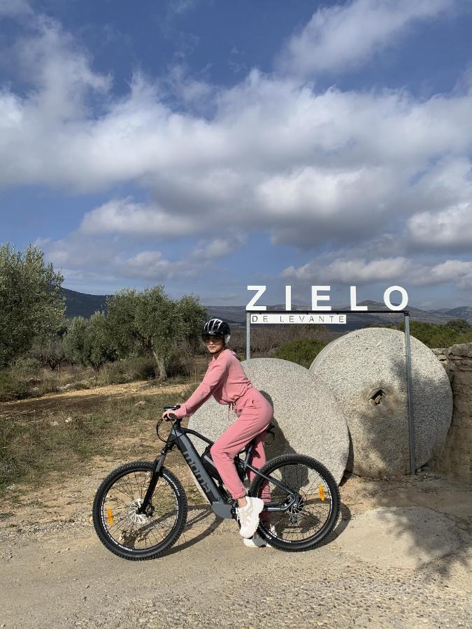 Zielo de Levante Tirig Buitenkant foto